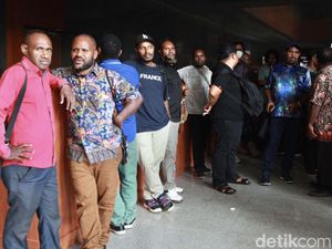 Jelang Sidang Vonis, Pendukung Lukas Enembe Penuhi Pengadilan Tipikor Jelang Sidang Vonis, Pendukung Lukas Enembe Penuhi Pengadilan Tipikor
