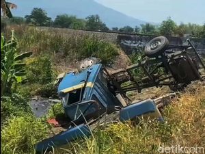 Penampakan Pikap Ringsek Terhantam KA Penataran di Pasuruan Penampakan Pikap Ringsek Terhantam KA Penataran di Pasuruan