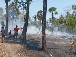 Lahan di Kubu Terbakar, Gedung Sekolah Nyaris Hangus