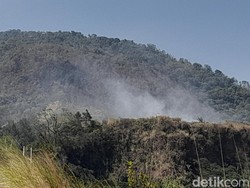 Ratusan Ton Sampah Tak Terangkut gegara TPSA Cibeureum Kebakaran