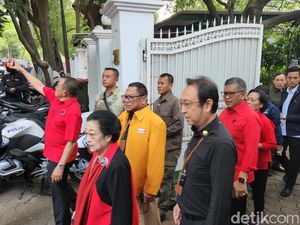 Megawati Bareng Pimpinan Parpol Pengusung Ganjar-Mahfud Naik Bus Menuju KPU