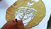 Unik Karya Lukis Daun Jati Asal Probolinggo Mendunia