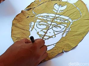 Unik Karya Lukis Daun Jati Asal Probolinggo Mendunia