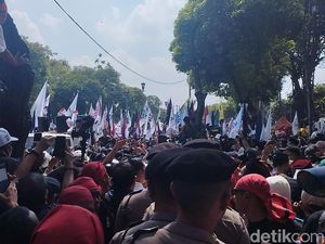 Anies-Cak Imin Tiba di KPU, Sempat Terjadi Keributan Relawan-Petugas Keamanan