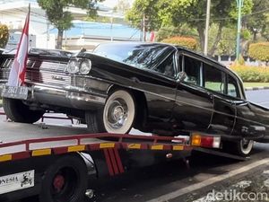 Mogok, Mobil Dinas Sukarno Gagal Antar Ganjar ke KPU