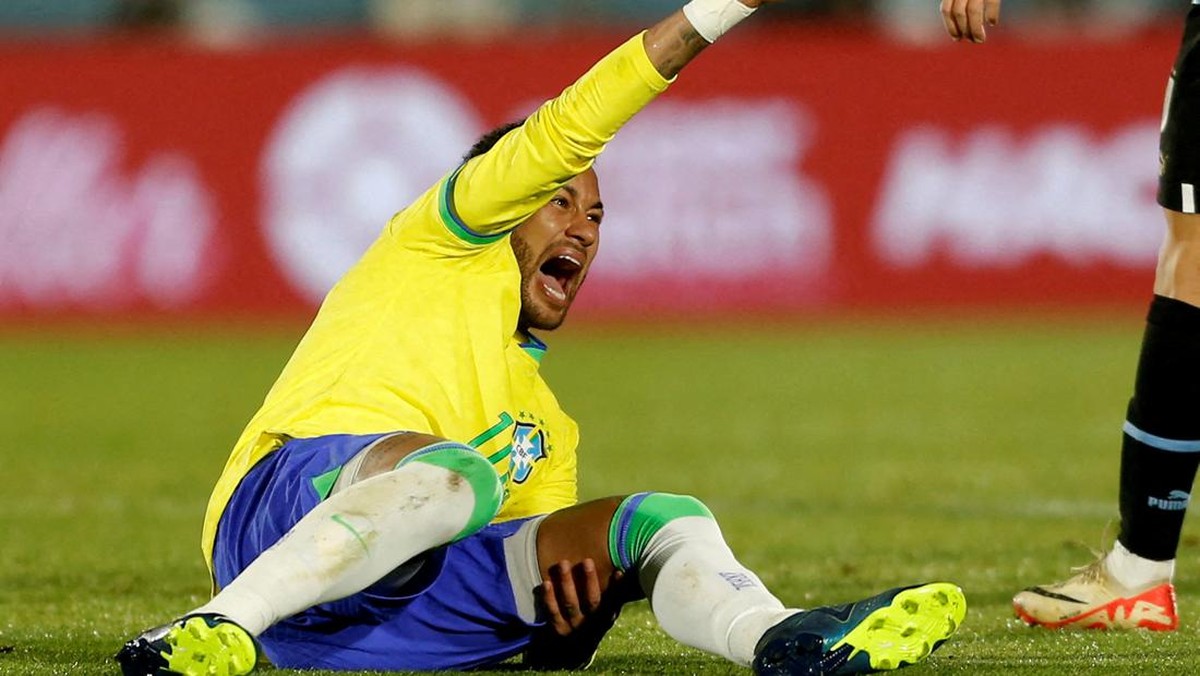 Momen Neymar cedera. Foto: REUTERS/ANDRES CUENCA