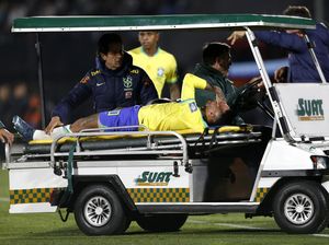 Cedera Mengerikan di Karir Sepakbola Neymar Cedera Mengerikan di Karir Sepakbola Neymar