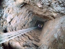 Momen Petugas Selamatkan Bocah 3 Tahun dari Dalam Sumur