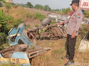 Pikap Remuk Dihantam KA Penataran di Pasuruan Pikap Remuk Dihantam KA Penataran di Pasuruan