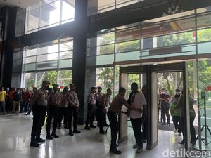 PN Jakpus Dijaga Ketat Jelang Sidang Vonis Lukas Enembe