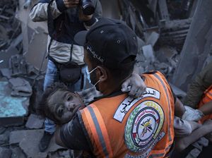 Potret Evakuasi Anak-anak di Gaza yang Terluka Akibat Serangan Israel