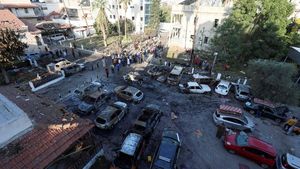 Puluhan Mobil Hancur Akibat Serangan Israel di RS Gaza