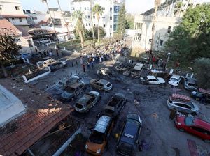 Puluhan Mobil Hancur Akibat Serangan Israel di RS Gaza