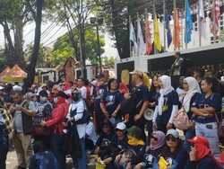 Relawan Anies-Cak Imin Tinggalkan KPU, Relawan Ganjar-Mahfud Mulai Berdatangan