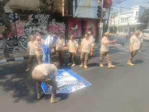 Bendera Israel di Aspal Jalanan Kota Malang Dibersihkan Satpol PP