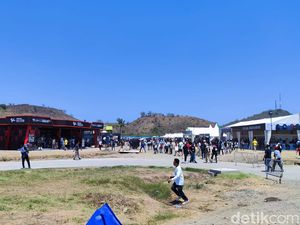 Sisi Lain Sirkuit Mandalika 2023: Jalanan Berdebu dan Nasi Kotak Rp 150.000