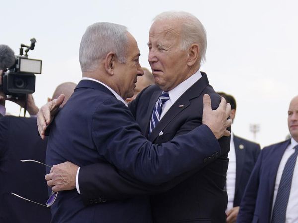 Tiba di Israel, Joe Biden Langsung Peluk Netanyahu