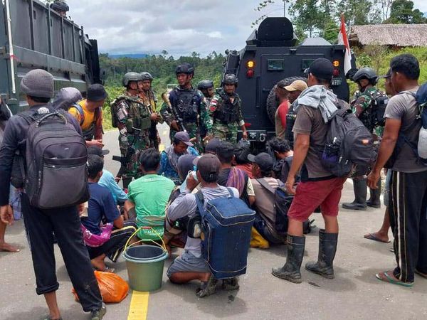 TNI Berhasil Evakuasi Warga dari Pembantaian KST Papua