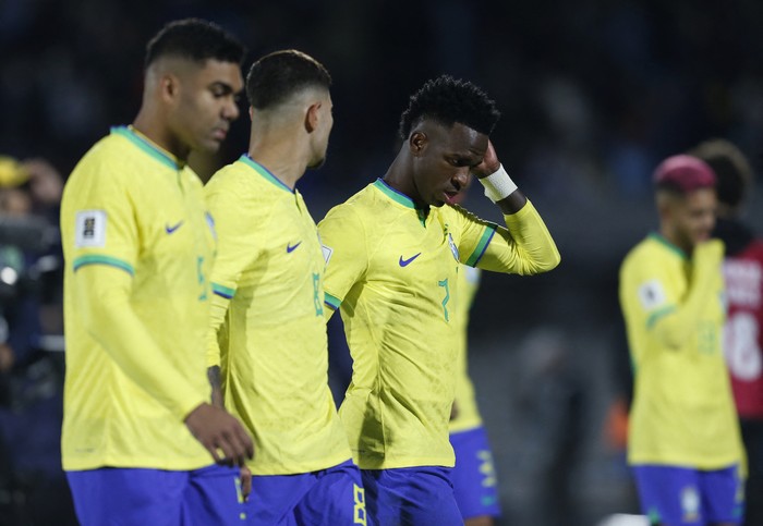 Vinicius Junior Soccer Football - World Cup - South American Qualifiers - Uruguay v Brazil - Estadio Centenario, Montevideo, Uruguay - October 17, 2023 Brazil's Vinicius Junior and teammates look dejected after the match REUTERS/Andres Cuenca