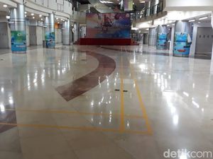 Oalah... Ternyata Ini Alasan Lobi WTC Mangga Dua Jadi Tempat Main Badminton Oalah... Ternyata Ini Alasan Lobi WTC Mangga Dua Jadi Tempat Main Badminton