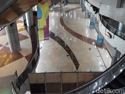 Nggak Cuma Jadi Area Main Badminton, Lobi WTC Mangga Dua Dipakai buat Apa?