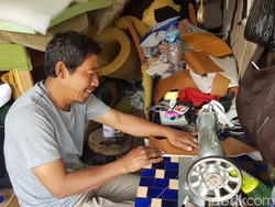 Bantu Orang Tua Cara Abbas Menjemput Takdir di Bidang Mebel