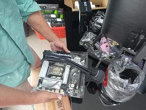 Harga Barang Elektronik Naik, Pedagang di Harco Kena Getahnya Diprotes Pembeli Harga Barang Elektronik Naik, Pedagang di Harco Kena Getahnya Diprotes Pembeli