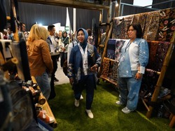 Batik Kontemporer Mojokerto Ikut Mejeng di JMFW 2024, Ini Keunggulannya