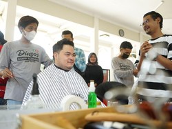 Dinsos Kediri Beri Pelatihan 40 Barberman, Mas Dhito: Harus Dilanjutkan