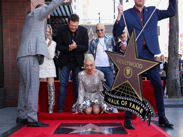 Ekspresi Gwen Stefani Terima Penghargaan Bintang Walk of Fame