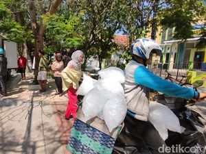 Permintaan Es Batu Kristal di Demak Melonjak, Pemasok Kewalahan Penuhi Order Permintaan Es Batu Kristal di Demak Melonjak, Pemasok Kewalahan Penuhi Order