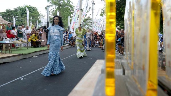 Fashion Show Batik Pedestrian Untuk Tarik Wisatawan