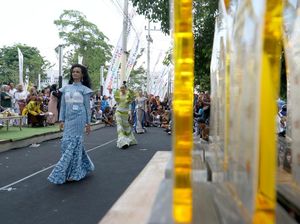 Fashion Show Batik Pedestrian Untuk Tarik Wisatawan
