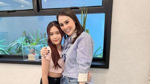 6 Momen Jennifer Dunn dan Putrinya, Menggemaskan Bak Kakak Adik
