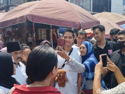 Momen Kaesang Blusukan di Pasar Dengarkan Curhatan Pegadang hingga Selfie