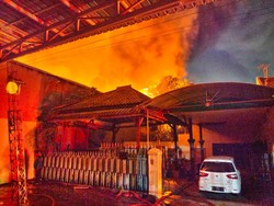 5 Fakta Dahsyat Kebakaran Pabrik Lilin Biola Candle di Surabaya