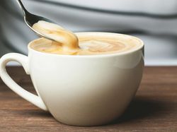 Kopi Pakai Krimer Bisa Bikin Berat Badan Naik? Ini Kata Peneliti