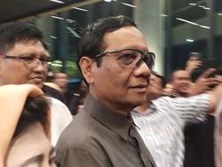 Mahfud Sebut Nonton Teater Bersamaan dengan Istri Gus Dur Bukan Cari Dukungan