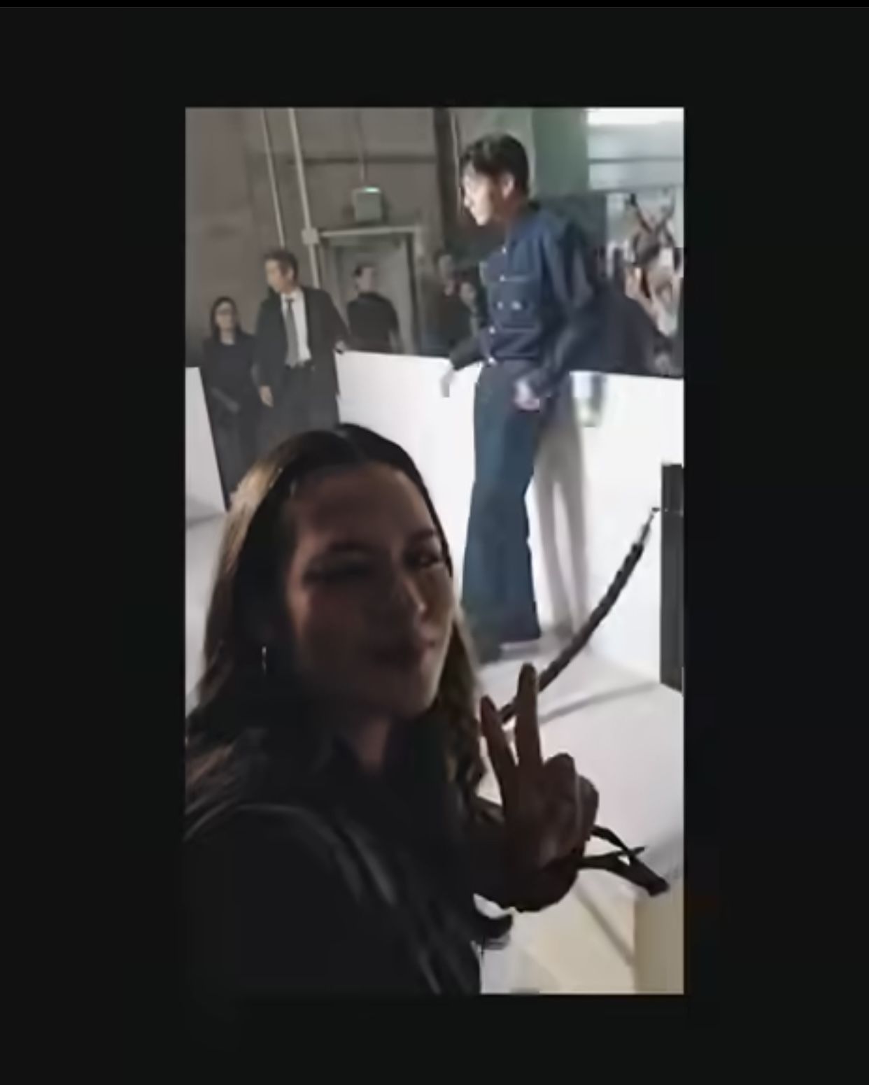 Momen Heboh Raisa Ketemu Jungkook BTS, Curi-curi Foto Candid Bareng