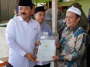 BPN Bagikan Sertifikat Tanah untuk Masjid dan Gereja di Jayapura