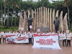 Pemuda Pemudi Indonesia Deklarasi di Tugu Proklamasi, Dukung Putusan MK