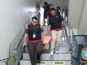 Ini Dokumen yang Disita Kejatisu saat Geledah Kantor PUPR Sumut Ini Dokumen yang Disita Kejatisu saat Geledah Kantor PUPR Sumut