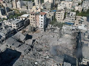 Israel Tingkatkan Serangan ke Gaza, Warga Diminta Pindah Israel Tingkatkan Serangan ke Gaza, Warga Diminta Pindah
