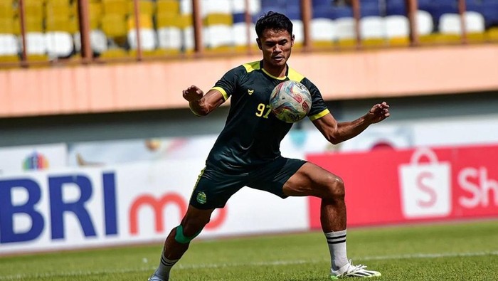 Striker Persikabo, Dimas Drajad diprediksi absen lawan PSIS usai mengalami cedera hamstring.