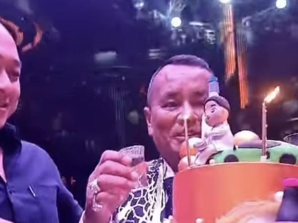 Pesta Ultah Hotman Paris ke-64, Meriah dengan Banyak Kue!