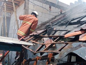 Rumah di Ploso Surabaya Ludes Terbakar gegara Anak Bermain Korek Api