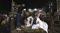 Pilu Evakuasi Korban Perang di Gaza Gunakan Truk, Bukan Ambulans