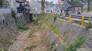 Potret Sungai di Kota Blitar Mengering