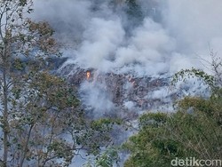 Sampah di TPA Tlekung Kota Batu Terbakar