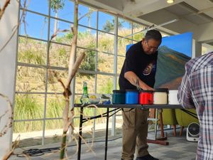 Kegiatan SBY Setelah Pensiun: Melukis Gunung Merapi-Merbabu